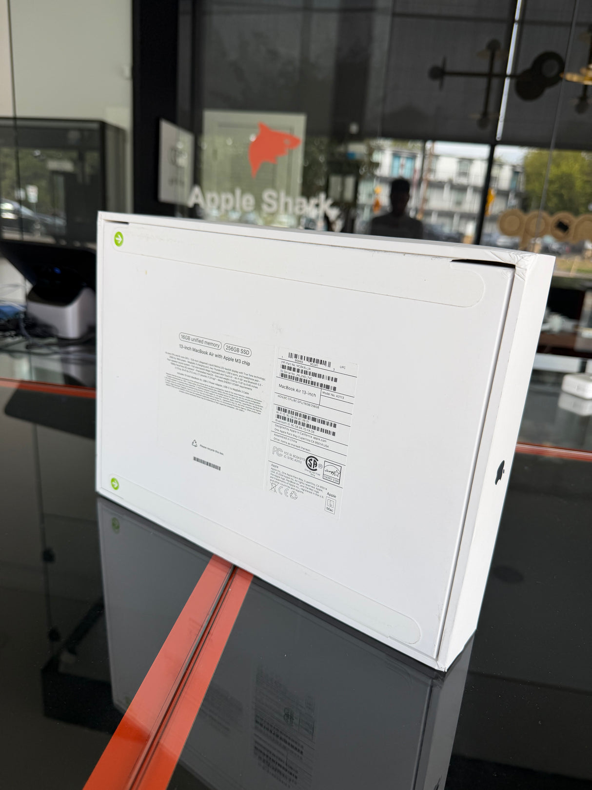 Apple 13” MacBook Air M3 Chip 16GB Ram 256SSD! New in box!